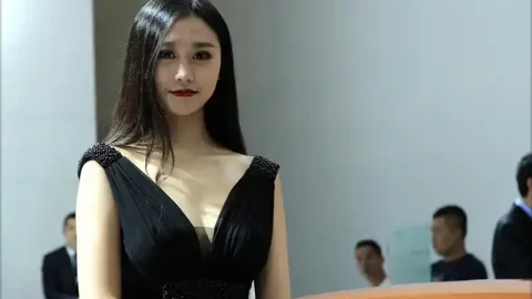 胡彦斌易梦玲牵手酒店出街