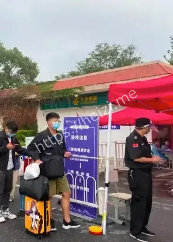 大学生返校带特产现象