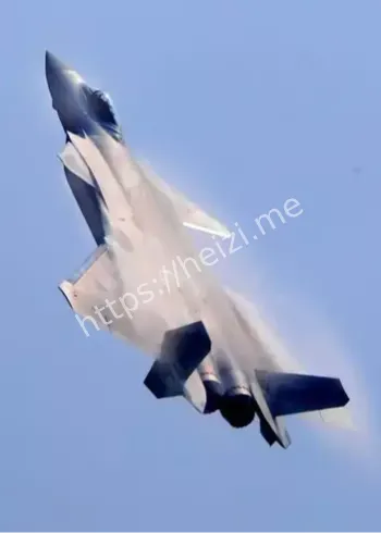 空中加油实弹训练